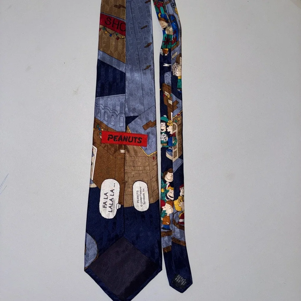 Peanuts Christmas Silk Tie Mens OS Navy Blue Charlie Brown Snoopy Caroling USA